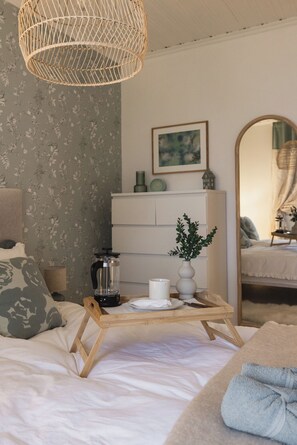 4 bedrooms, desk, iron/ironing board, travel crib - Cosy cottage on river front close to Santa Claus village, city centre & airport. (Rovaniemi)