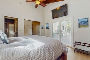 3 bedrooms, iron/ironing board, internet, bed sheets