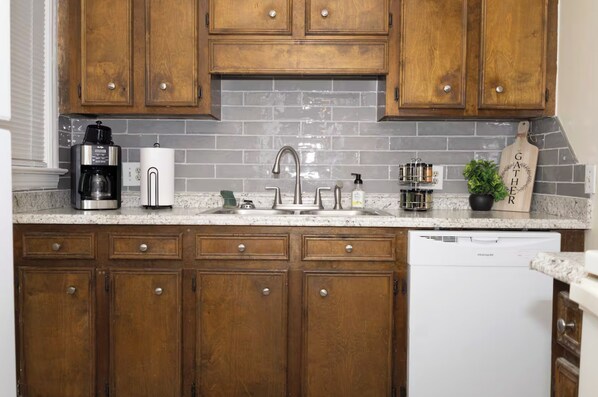 Fridge, microwave, oven, stovetop - 3BR, 1BA Home - Great Location + WiFi + Private Backyard (Florence)