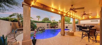 Resort living in Sun City Grand, w Private heated pool, golfing, hiking, centers