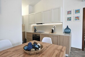 House | Private kitchenette | Full-size fridge, microwave, oven, stovetop