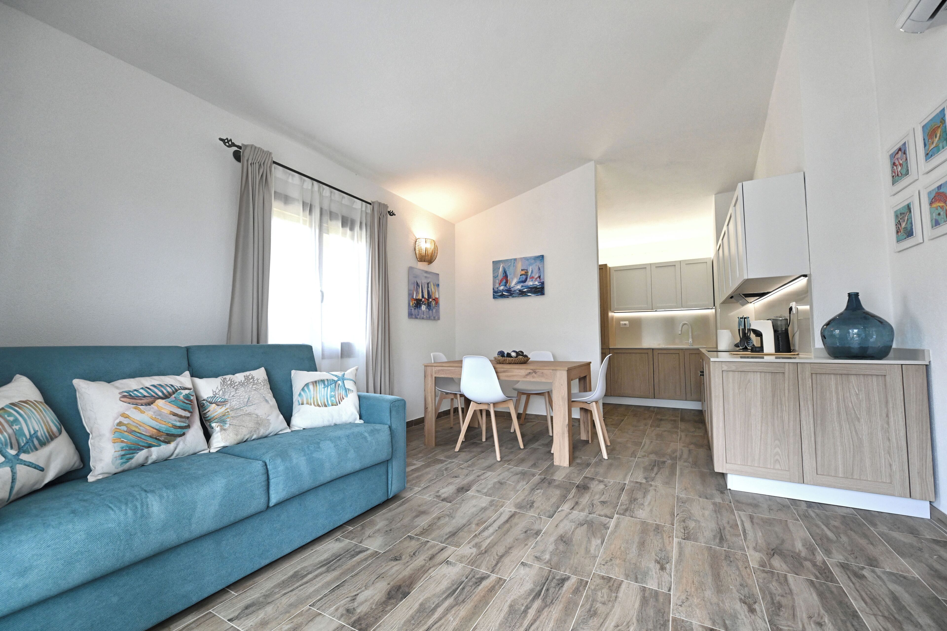 House | Living area | 43-inch flat-screen TV with cable channels
