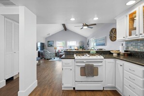 Micro-ondes, plaque de cuisson, lave-vaisselle