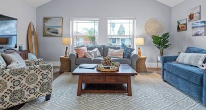 Blue Crush•Rooftop Deck•SUPs•Kayaks•Bikes•5 min walk to Sand•Sleeps 8