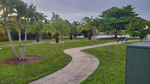 Charming 2-bedroom bed & breakfast in fabulous Miami with AC. 