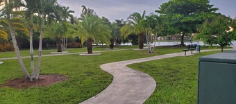 Charming 2-bedroom bed & breakfast in fabulous Miami with AC. 