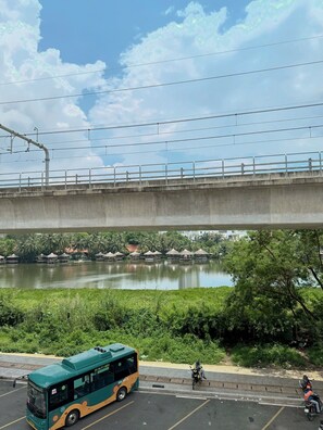 المنشأة من الخارج