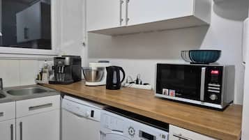 Réfrigérateur, micro-ondes, four, lave-vaisselle