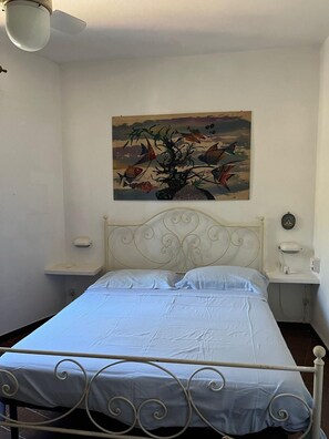 4 bedrooms, iron/ironing board, bed sheets - Seaside villa with pool (Perd'e Sali Città Metropolitana di Cagliari)
