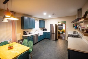 Mikroaaltouuni, uuni, liesi, astianpesukone