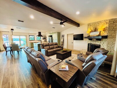 Gated Lake Ranch, Private Dock & 3.5 Acres, Fire pit & Pet Friendly