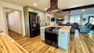 冰箱、微波炉、烤箱、炉灶