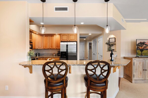 Fridge, microwave, oven, stovetop - Apres Ski Chalet-European Style Condo *Mountain Views*Jacuzzi Tub*! (Leavenworth)