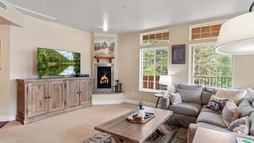 Smart-TV, DVD-Player, Bücher