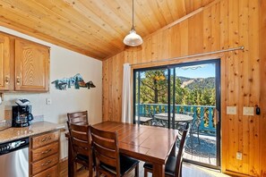 Dining - Charming Ski Getaway, views, BBQ, Covered deck near Bear Mountain Ski Resort (Big Bear Lake)
