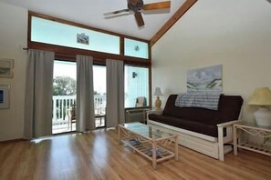 Living area - Quaint Condo 329 (Cedar Key)