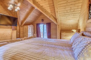 3 bedrooms, free WiFi, bed sheets - Lovely golf course log cabin with views from the deck, BBQ, hot tub, pool table (Big Bear Lake)