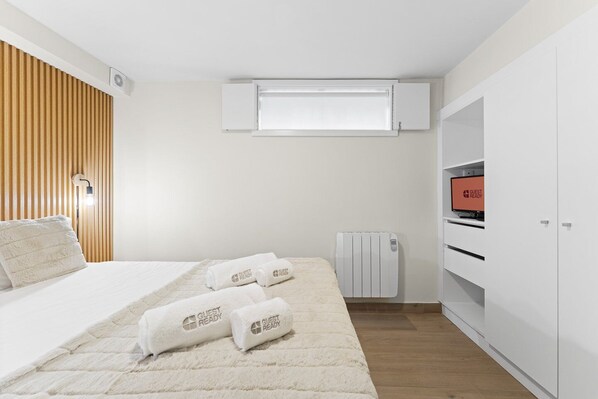 Bügeleisen/Bügelbrett, Internetzugang, Bettwäsche