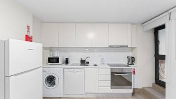 Kühlschrank, Mikrowelle, Ofen, Geschirrspüler