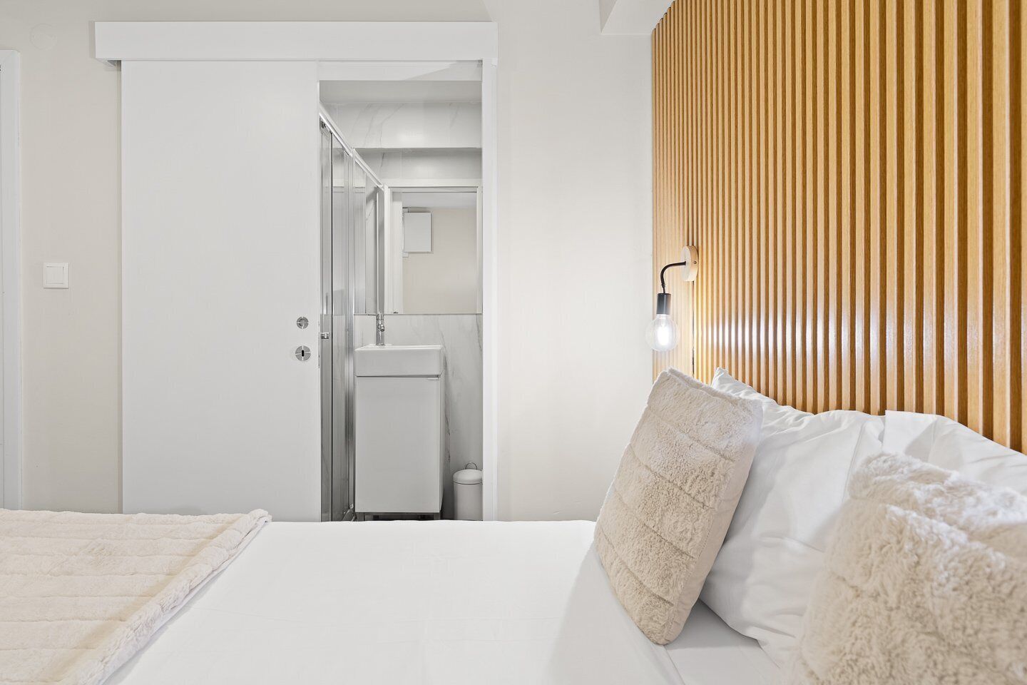 Iron/ironing board, internet, bed sheets