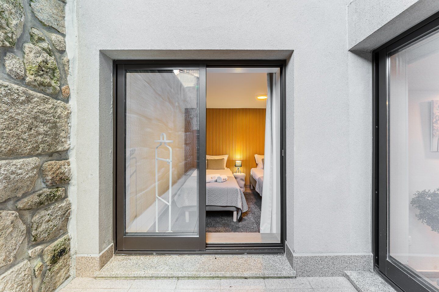 Iron/ironing board, internet, bed sheets