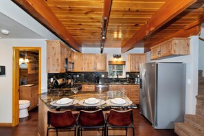 冰箱、微波炉、烤箱、洗碗机