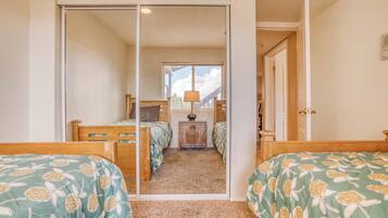 6 bedrooms, free WiFi, bed sheets