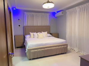 3 chambres, fer et planche à repasser, Wi-Fi gratuit, draps fournis
