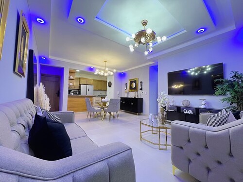 Spacious 3-bedroom Apt. w/ Pool, Gym, private patio and BBQ  in Santiago