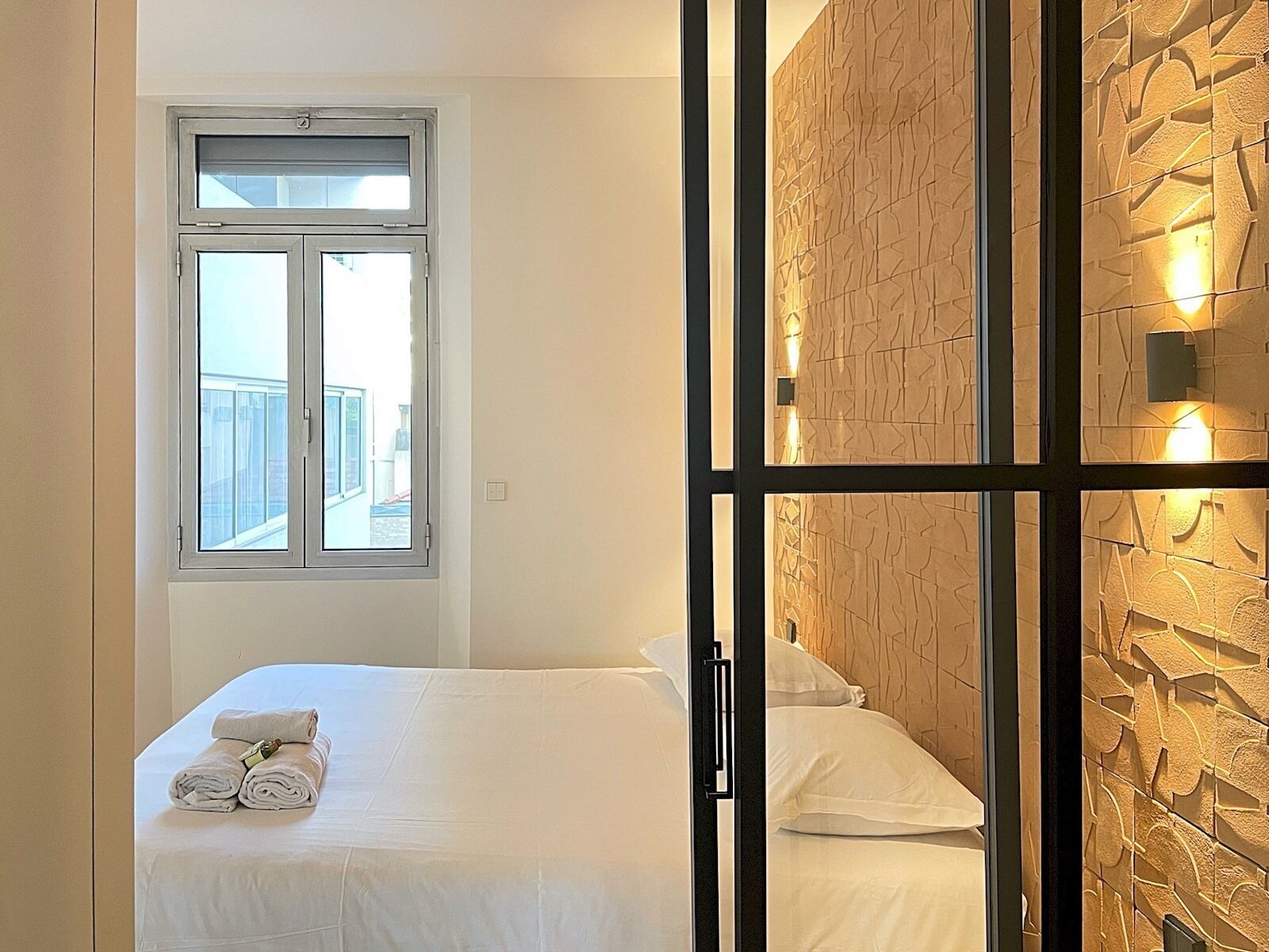 1 slaapkamer, een strijkplank/strijkijzer, beddengoed