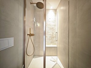 Shower, towels