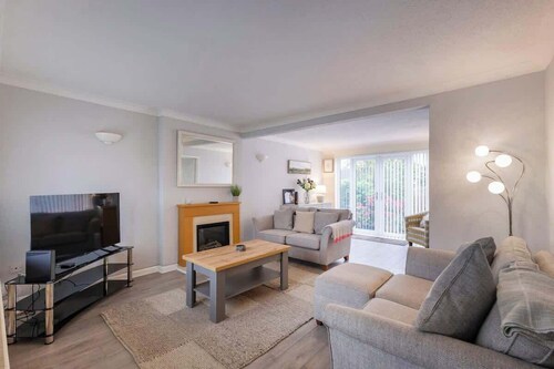 Inviting & Spacious Home | Driveway | Close to EMA