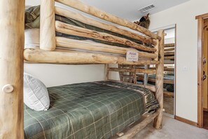 4 多间卧室、免费 WiFi、床单