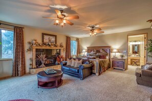 تلفزيون ذكي، مدفأة، كرة قدم الطاولة، تنس طاولة