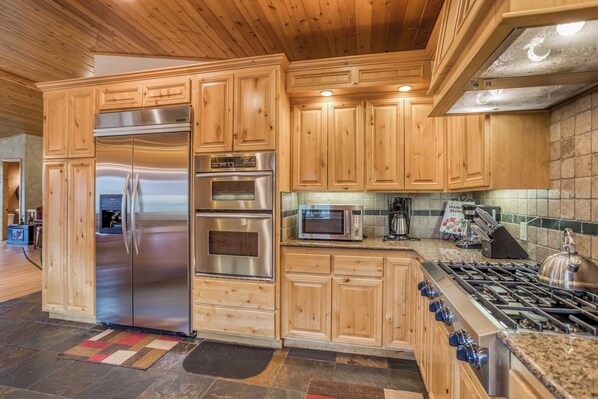 ثلاجة، ميكروويف، فرن، موقد طهي مسطح