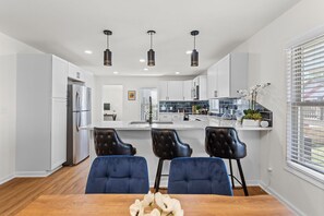 Microwave, stovetop, dishwasher - Your HOME when you're in Benton! (Benton)