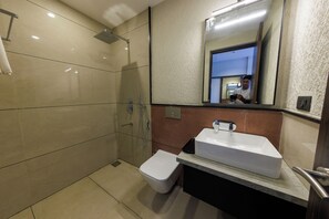 スタジオ | バスルーム | バスアメニティ (無料)、トイレットペーパー