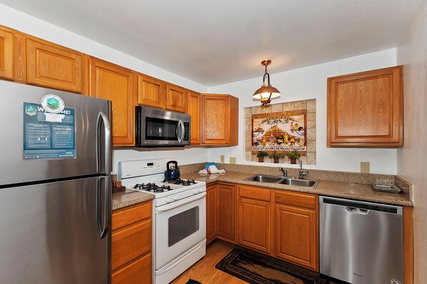 ثلاجة، ميكروويف، فرن، غسالة أطباق