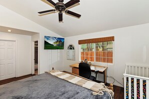 2 عدّة غرف نوم وواي فاي مجانًا وملاءات أسرّة