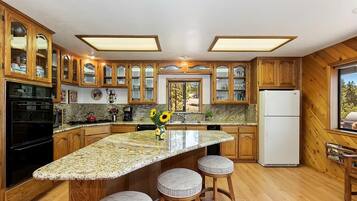 雪櫃、微波爐、焗爐、爐具