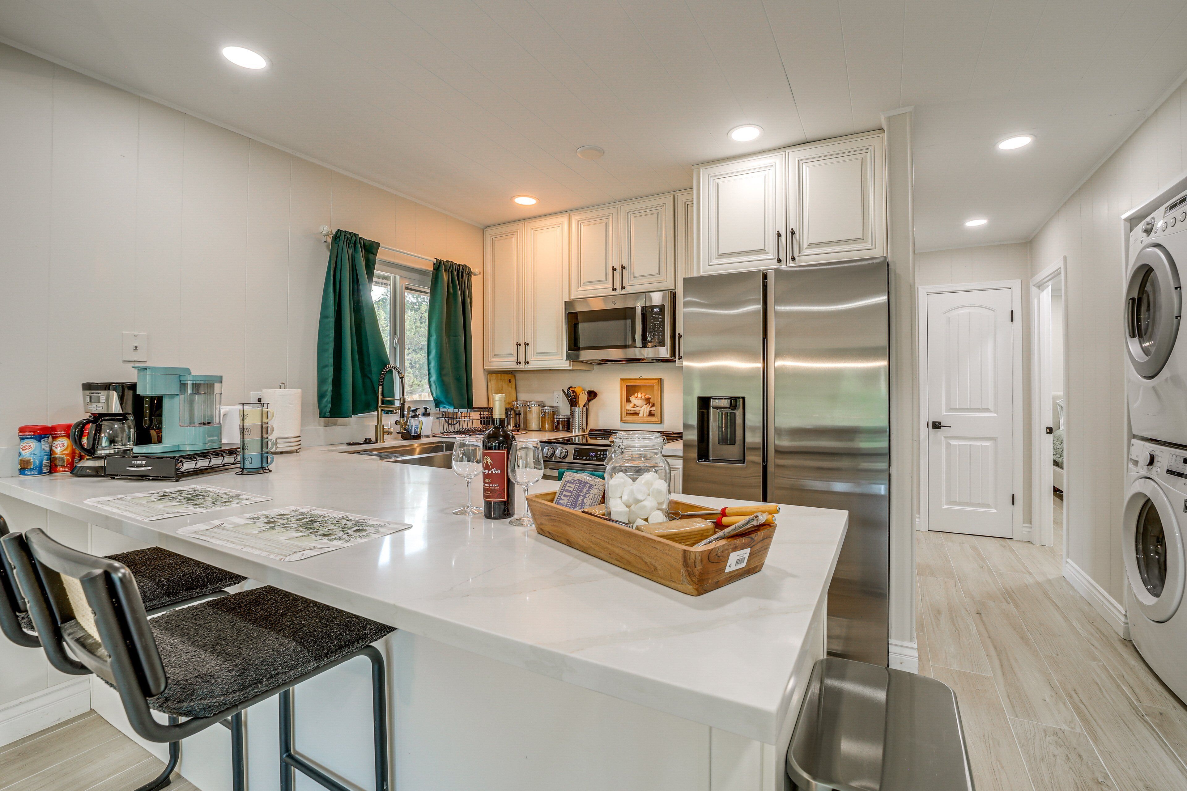 冰箱、微波炉、烤箱、炉灶