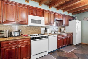 ثلاجة، ميكروويف، فرن، غسالة أطباق