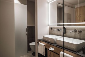 Doccia, asciugacapelli, bidet, asciugamani