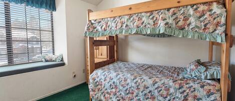 3 bedrooms, free WiFi, bed sheets