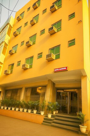 Mặt tiền nơi lưu trú