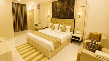 Deluxe Double Room, 1 Bedroom, Non Smoking | Egyptian cotton sheets, premium bedding, memory foam beds, desk