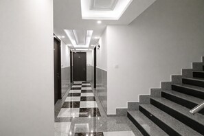 Lobby - 99 Hotel Apple Park (New Delhi)