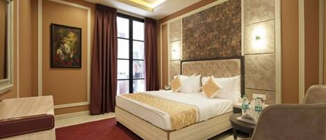 Premium Room | Peralatan tempat tidur premium, busa memori, meja