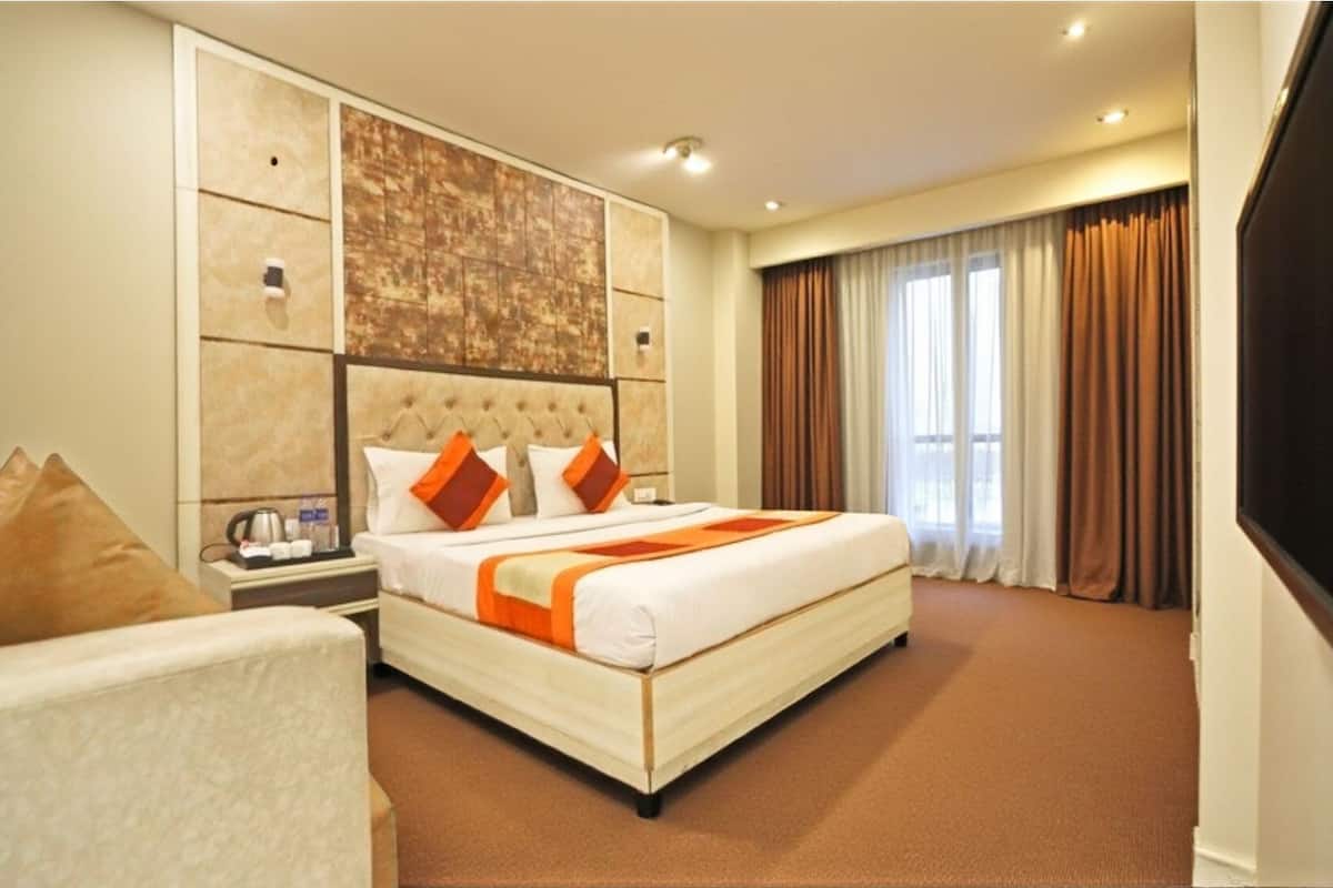 프리미엄룸 | 고급 침구, 메모리폼 침대, 책상, 노트북 작업 공간