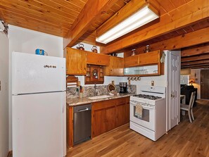 Refrigerador, microondas, horno y lavavajillas 